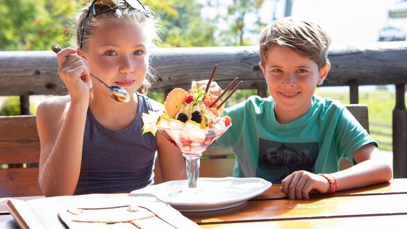 Hausgemachter Eisbecher im Restaurant Leithe Wirt